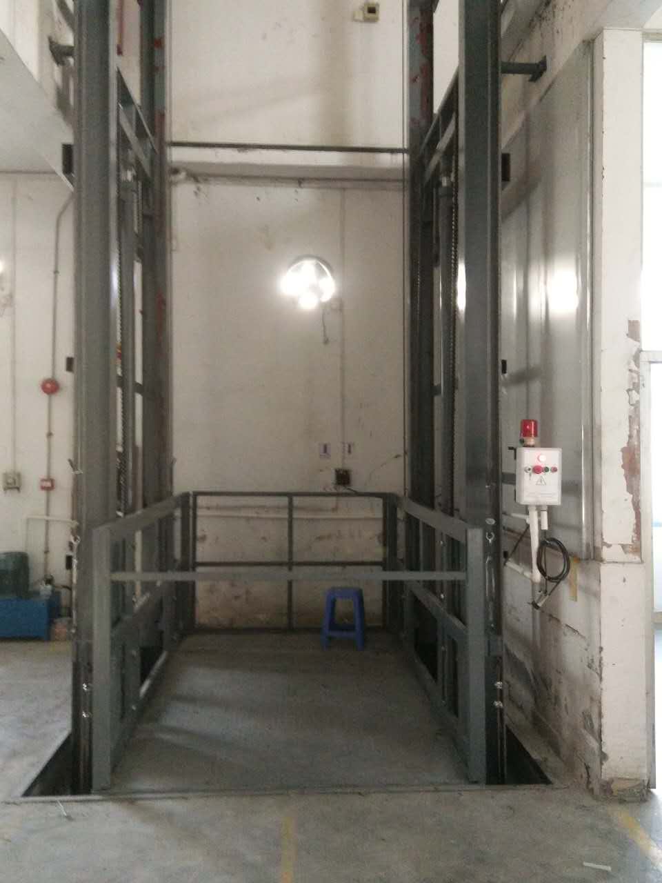 导轨式液压货�?(2).jpg