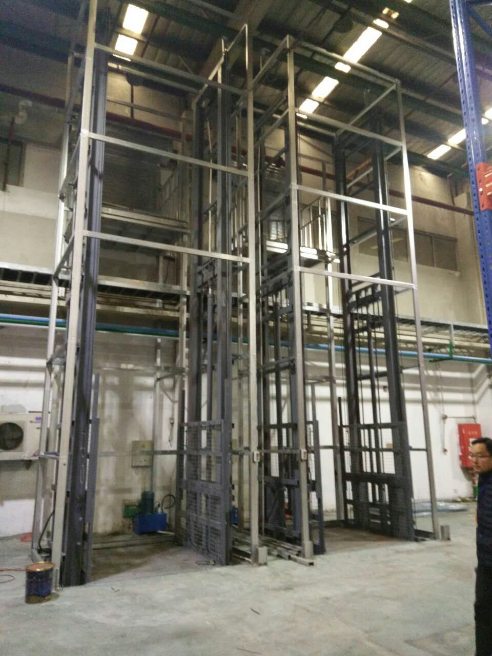 导轨式液压货�?(4).jpg
